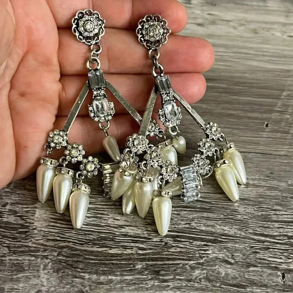 Fashion Jewelry Rhinestone Pearl Dangle Statement Earrings - Picture 6 of 11